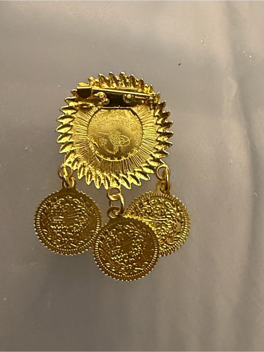 Fashion pin